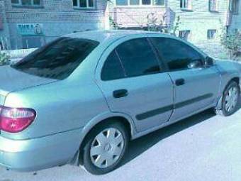 2004 Nissan Almera Pictures