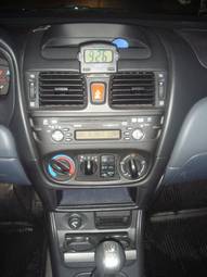 2004 Nissan Almera Images
