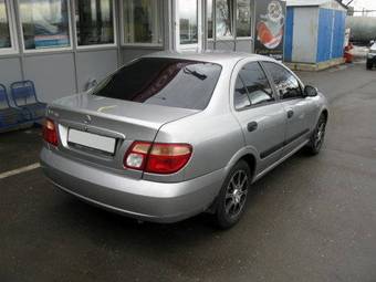 2004 Nissan Almera Pictures