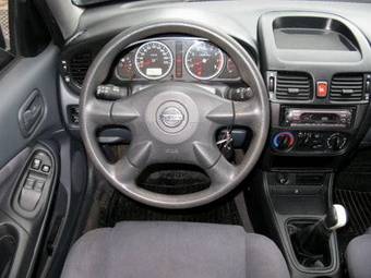2004 Nissan Almera Pictures