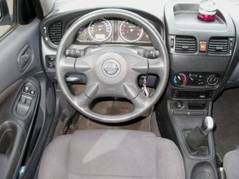 2004 Nissan Almera Pictures