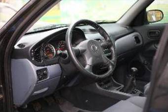 2004 Nissan Almera Pictures