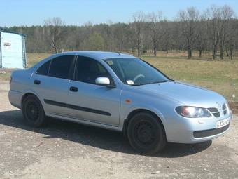 2004 Nissan Almera Photos