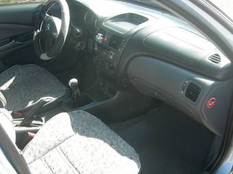 2004 Nissan Almera Photos