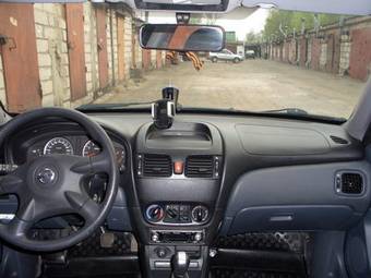 2004 Nissan Almera Photos