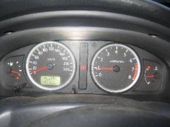 2004 Nissan Almera Pictures