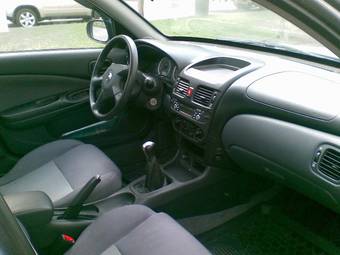 2004 Nissan Almera Photos