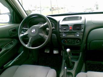 2004 Nissan Almera Photos