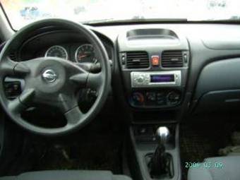 2004 Nissan Almera Photos