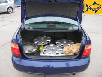 2004 Nissan Almera Pictures