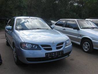 2004 Nissan Almera Pictures