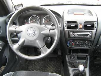 2004 Nissan Almera Pics