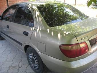 2004 Nissan Almera Pictures