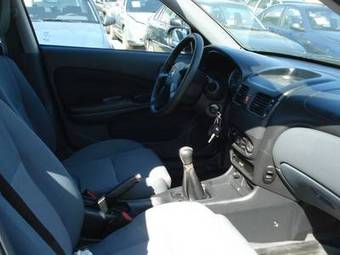 2004 Nissan Almera Pics
