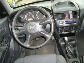 2004 Nissan Almera Pictures