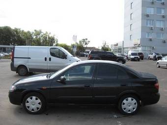 2004 Nissan Almera Pics