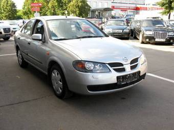 2004 Nissan Almera Images