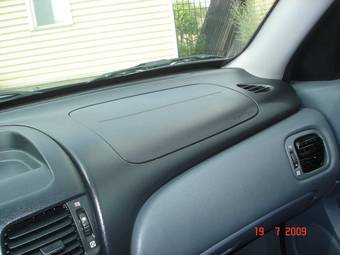 2004 Nissan Almera Pictures