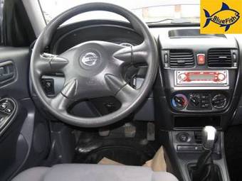 2004 Nissan Almera Pictures