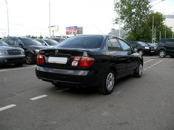 2004 Nissan Almera Pictures