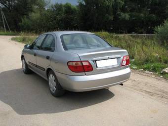 2004 Nissan Almera Photos