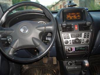 2004 Nissan Almera Pictures