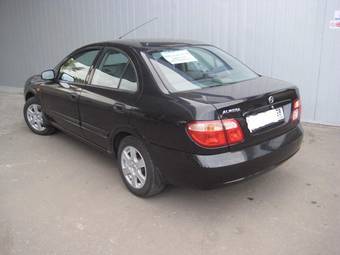 2004 Nissan Almera Pictures