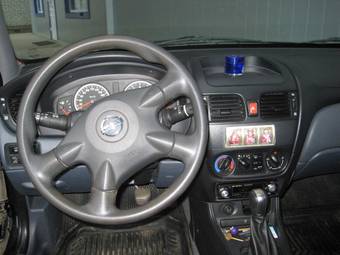 2004 Nissan Almera Photos