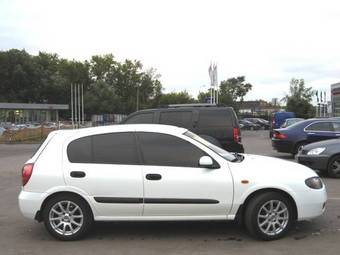 2004 Nissan Almera Pictures
