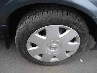 2005 Nissan Almera Pictures