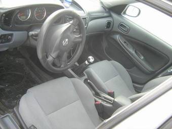 2005 Nissan Almera Pictures