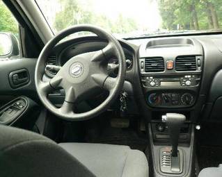 2005 Nissan Almera Photos