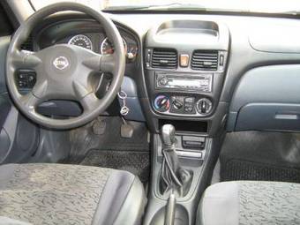 2005 Nissan Almera Pictures