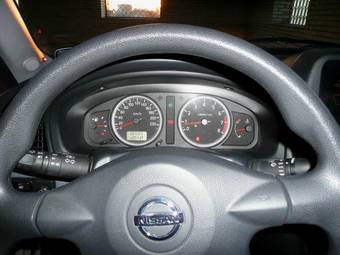 2005 Nissan Almera Photos