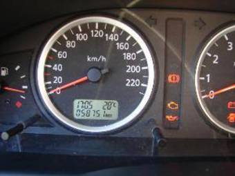 2005 Nissan Almera Photos