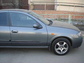2005 Nissan Almera Photos
