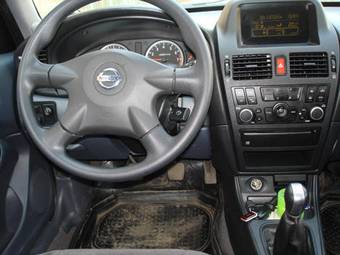 2005 Nissan Almera Photos
