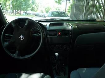 2005 Nissan Almera Photos