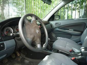 2005 Nissan Almera Photos