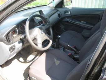 2005 Nissan Almera Photos