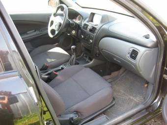 2005 Nissan Almera Pictures