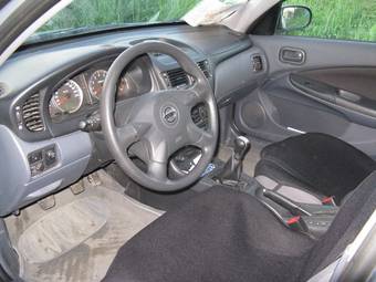 2005 Nissan Almera Photos