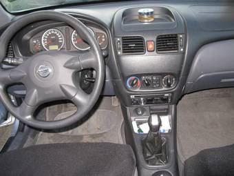 2005 Nissan Almera Photos
