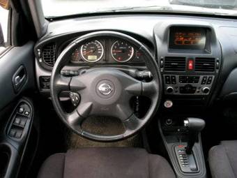 2005 Nissan Almera Pictures