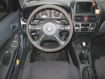 2005 Nissan Almera Pictures