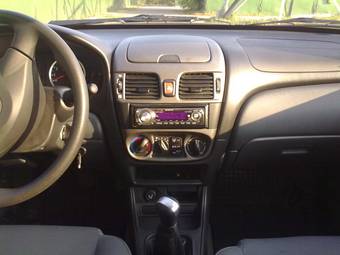 2005 Nissan Almera Photos