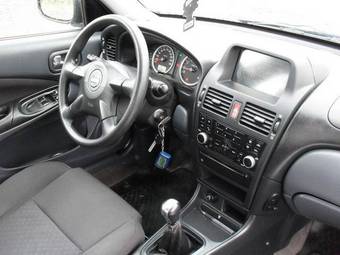 2005 Nissan Almera Pictures