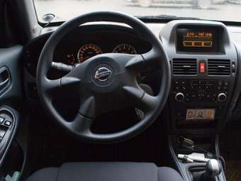 2006 Nissan Almera Pictures