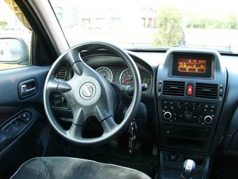 2006 Nissan Almera Photos