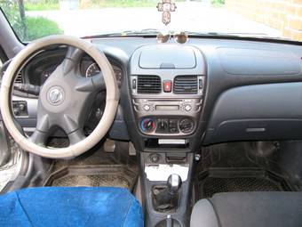 2006 Nissan Almera Photos